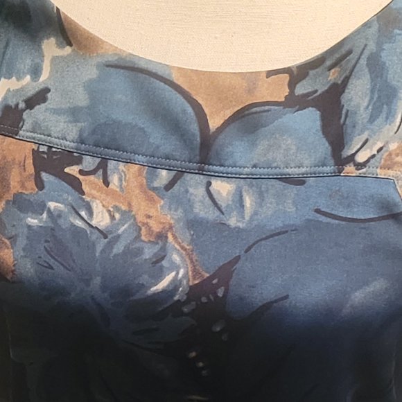 Ann Taylor, sleeveless blouse, in brown, blue, black print, M - Picture 4 of 4